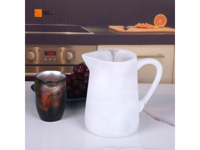 Handmade Modern Simplicity White Polyresin Cold Kettle Large Capacity Iced Tea Pitcher Coffee Milk Jug Tea Pots Kettles