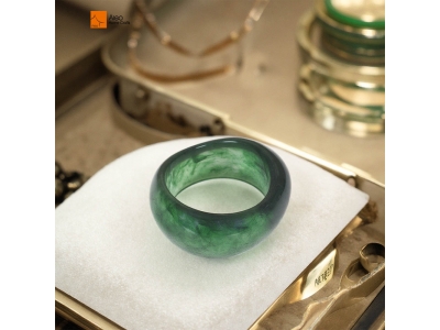 Handmade Modern Elegant Women‘s Green Resin Bracelet Irregular round Geometric Design for Valentine‘s Day Jewelry Decoration